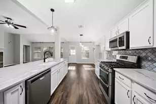 58 N Delta Mill Cir Circle, The Woodlands, TX 77385 - Photo 10