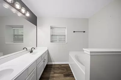 58 N Delta Mill Cir Circle, The Woodlands, TX 77385 - Photo 16