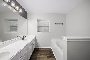 58 N Delta Mill Cir Circle, The Woodlands, TX 77385 - Photo 16