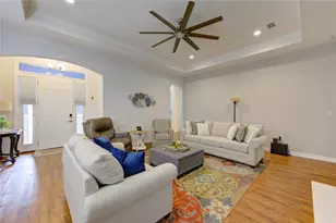 2006 Lynn St, El Campo, TX 77437 - Photo 2