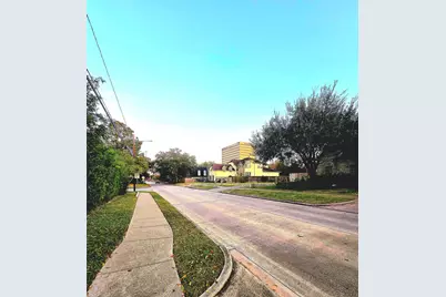851 Jaquet Drive, Bellaire, TX 77401 - Photo 18