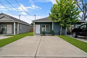 403 E Avenue G, Conroe, TX 77301 - Photo 1