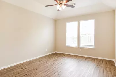 11305 Shoal Creek Drive, Pearland, TX 77584 - Photo 10