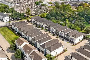 9015 Wellspring Dr, Houston, TX 77080 - Photo 30