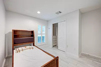 2030 Western Village Lane, Houston, TX 77043 - Photo 10