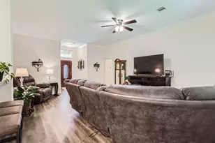 418 Pebble Dr, Dayton, TX 77535 - Photo 8