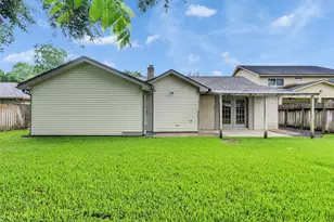 1418 Barrowgate Dr, Sugar Land, TX 77498 - Photo 4