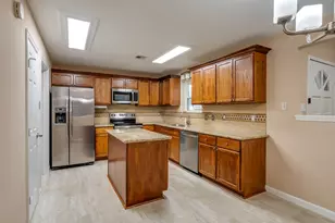 1418 Barrowgate Dr, Sugar Land, TX 77498 - Photo 24