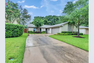 1418 Barrowgate Dr, Sugar Land, TX 77498 - Photo 2