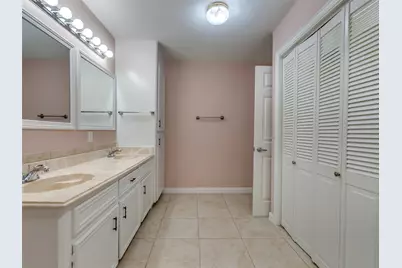1418 Barrowgate Dr, Sugar Land, TX 77498 - Photo 14