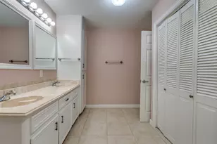 1418 Barrowgate Dr, Sugar Land, TX 77498 - Photo 14