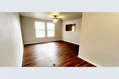 136 W Marion Street, Clute, TX 77531 - Photo 2