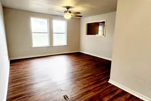 136 W Marion St, Clute, TX 77531 - Photo 2