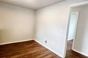 136 W Marion St, Clute, TX 77531 - Photo 6