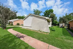 4710 Lotus St, Houston, TX 77045 - Photo 10