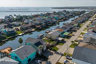 1095 Redfish St, Hitchcock, TX 77563 - Photo 48