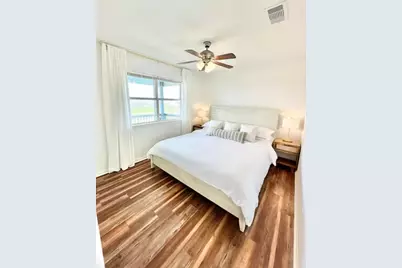 1426 Bluewater Highway, Surfside Beach, TX 77541 - Photo 8