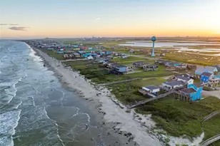 1426 Bluewater Hwy, Surfside Beach, TX 77541 - Photo 2