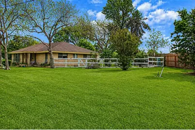 206 Riverside Street, Highlands, TX 77562 - Photo 2