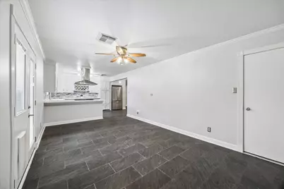10946 Britt Way, Houston, TX 77043 - Photo 14