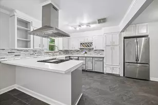 10946 Britt Way, Houston, TX 77043 - Photo 6