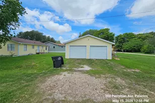 300 Perryman Ave, Palacios, TX 77465 - Photo 24