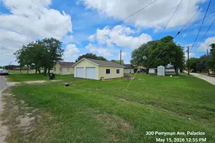 300 Perryman Ave, Palacios, TX 77465 - Photo 26