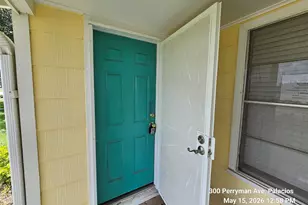 300 Perryman Ave, Palacios, TX 77465 - Photo 2
