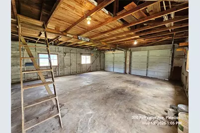 300 Perryman Avenue, Palacios, TX 77465 - Photo 20