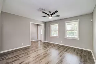 9410 Highmeadow Dr, Houston, TX 77063 - Photo 8