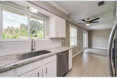 9410 Highmeadow Drive, Houston, TX 77063 - Photo 18