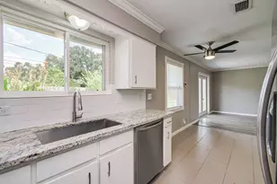 9410 Highmeadow Dr, Houston, TX 77063 - Photo 18