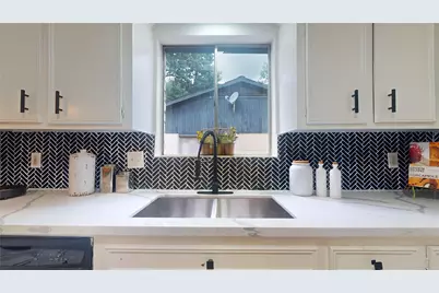 811 Devonport Lane, Seabrook, TX 77586 - Photo 14