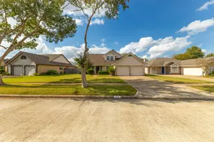 3118 Kempwood Dr, Sugar Land, TX 77479 - Photo 2