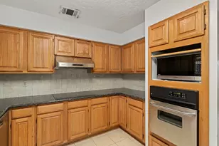 3118 Kempwood Dr, Sugar Land, TX 77479 - Photo 22