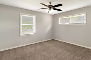 819 W Kyle Rd, Clute, TX 77531 - Photo 14