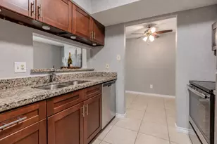 720 Memorial Mews St, Houston, TX 77079 - Photo 10