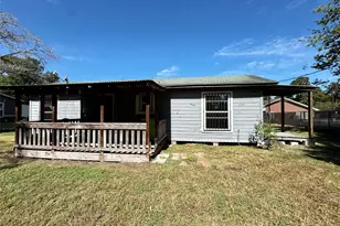 810 W North St, Livingston, TX 77351 - Photo 2
