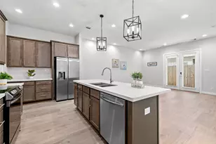 2214 Roozy Lk Ln, Houston, TX 77055 - Photo 1