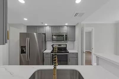 3525 Sage Rd #304, Houston, TX 77056 - Photo 14