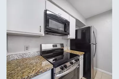 6633 W Airport Boulevard #1106, Houston, TX 77035 - Photo 4