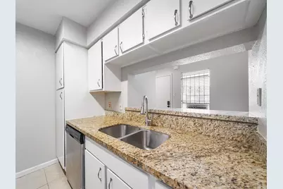 6633 W Airport Boulevard #1106, Houston, TX 77035 - Photo 6