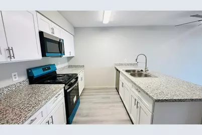 10001 Westpark Drive #86, Houston, TX 77042 - Photo 2