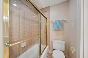 55 Bayou Pointe Dr, Houston, UT 77063 - Photo 28