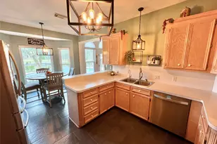 150 Cornelia Ln, Angleton, TX 77515 - Photo 18