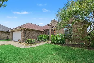 147 Eagle Nest Court, Richwood, TX 77566 - Photo 2