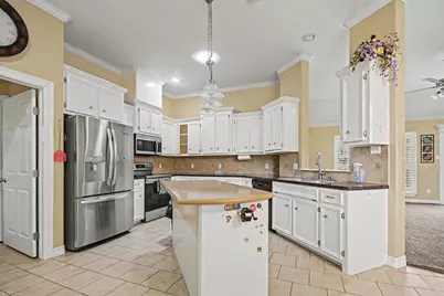 147 Eagle Nest Court, Richwood, TX 77566 - Photo 10