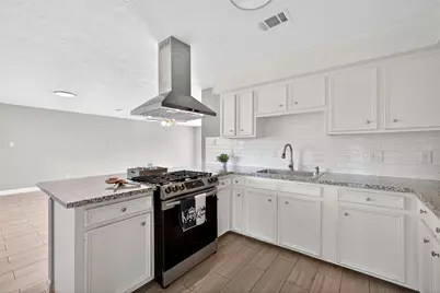 1910 Coupland Drive, La Porte, TX 77571 - Photo 10