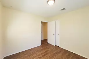 2005 Lenz St, La Marque, TX 77568 - Photo 12