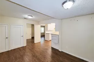 2005 Lenz St, La Marque, TX 77568 - Photo 6